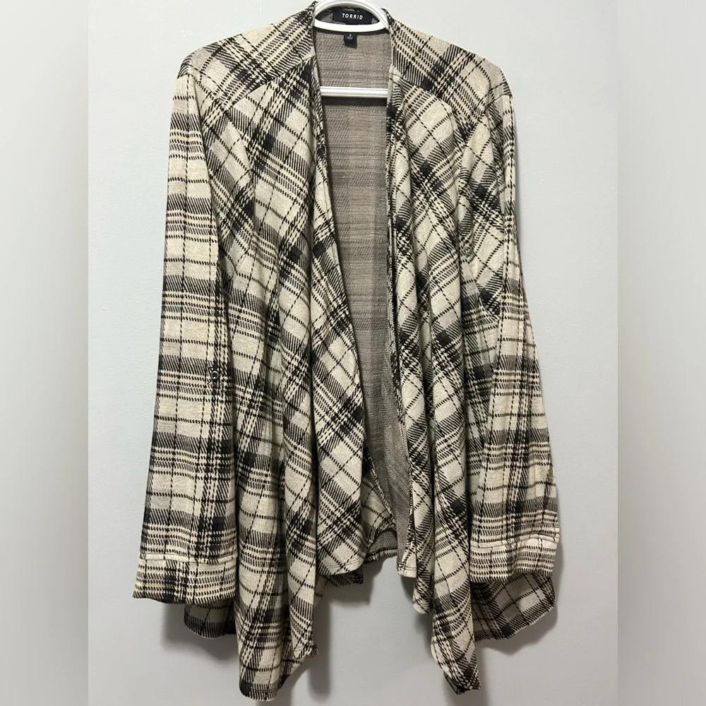Torrid Plus Size Black and Ivory Drape Cardigan Jacket - Picture 2 of 13